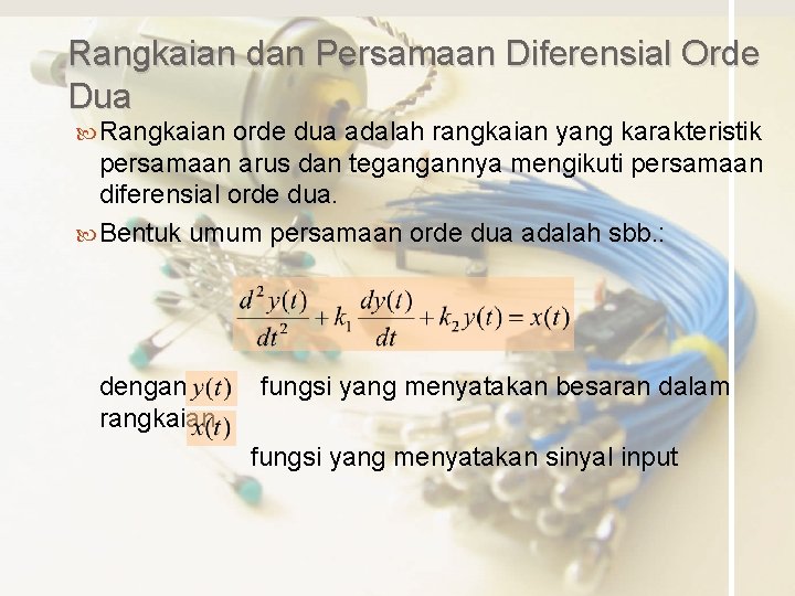 Rangkaian dan Persamaan Diferensial Orde Dua Rangkaian orde dua adalah rangkaian yang karakteristik persamaan
