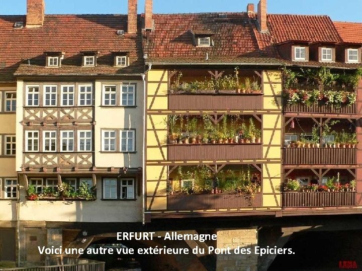 ERFURT - Allemagne Voici une autre vue extérieure du Pont des Epiciers. 