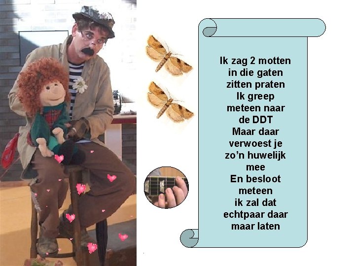 Ik zag 2 motten in die gaten zitten praten Ik greep meteen naar de