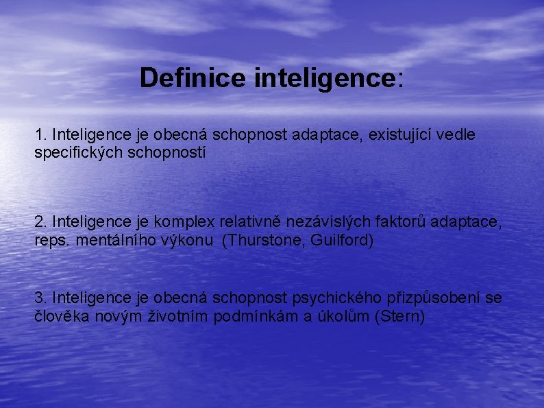 Definice inteligence: 1. Inteligence je obecná schopnost adaptace, existující vedle specifických schopností 2. Inteligence