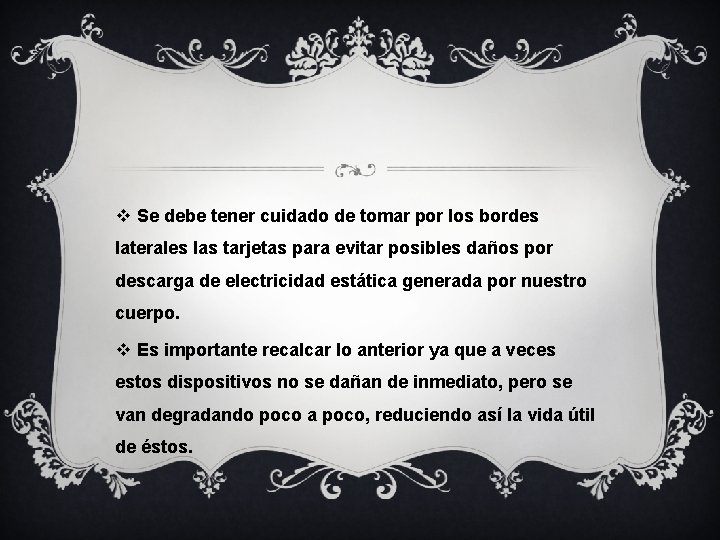 v Se debe tener cuidado de tomar por los bordes laterales las tarjetas para v Se debe tener cuidado de tomar por los bordes laterales las tarjetas para
