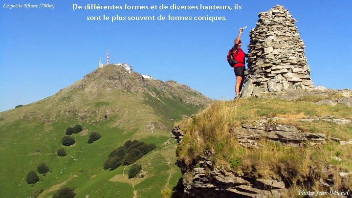 De différentes formes et de diverses hauteurs, ils sont le plus souvent de formes