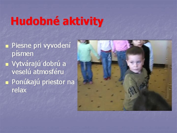 Hudobné aktivity n n n Piesne pri vyvodení písmen Vytvárajú dobrú a veselú atmosféru