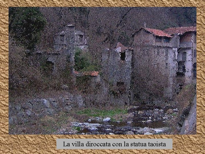 La villa diroccata con la statua taoista 