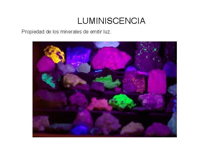 LUMINISCENCIA Propiedad de los minerales de emitir luz. 