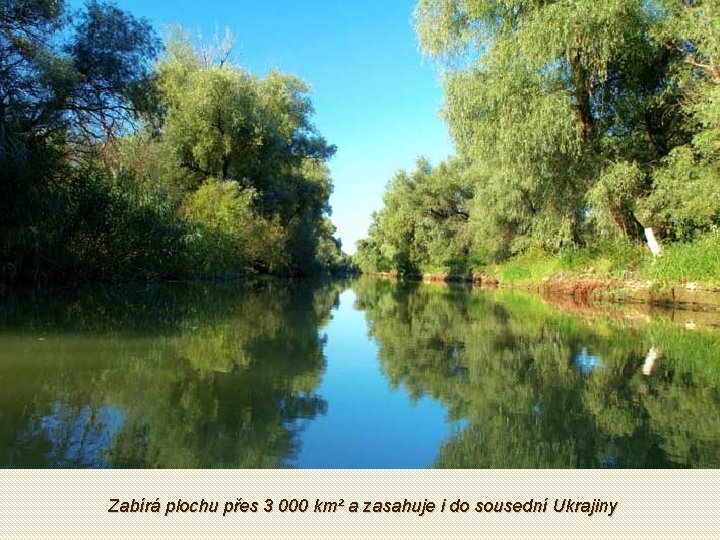 Zabírá plochu přes 3 000 km² a zasahuje i do sousední Ukrajiny 