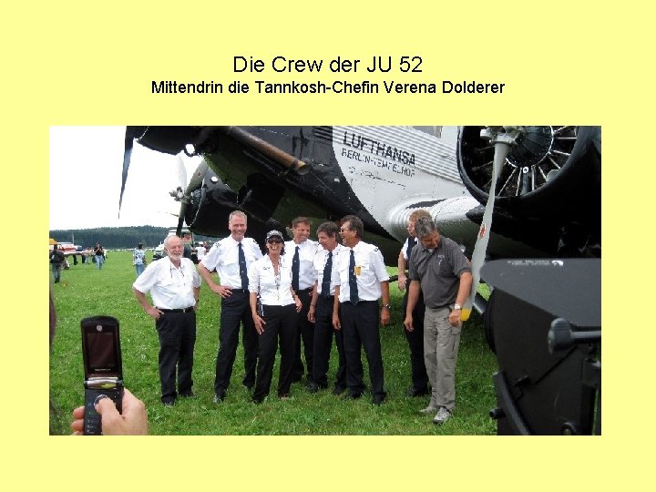 Die Crew der JU 52 Mittendrin die Tannkosh-Chefin Verena Dolderer 