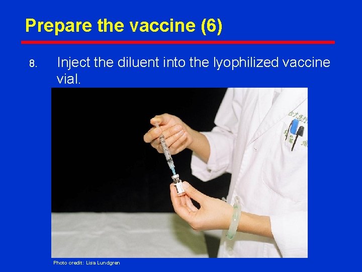 Prepare the vaccine (6) 8. Inject the diluent into the lyophilized vaccine vial. Photo