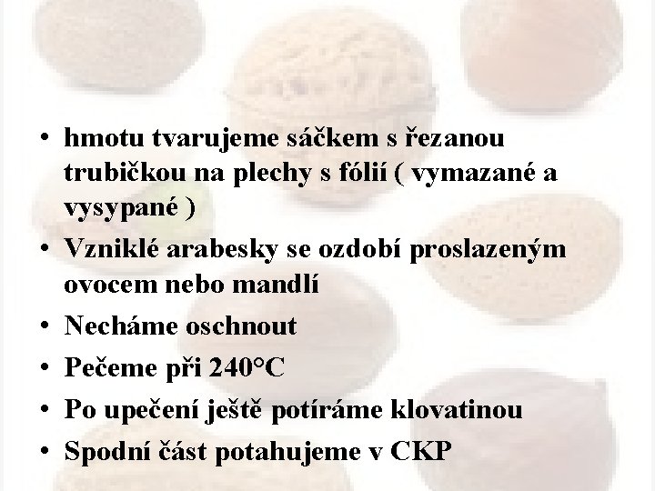  • hmotu tvarujeme sáčkem s řezanou trubičkou na plechy s fólií ( vymazané