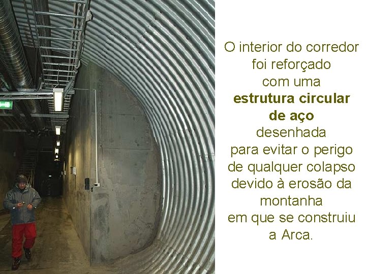 O interior do corredor foi reforçado com uma estrutura circular de aço desenhada para O interior do corredor foi reforçado com uma estrutura circular de aço desenhada para