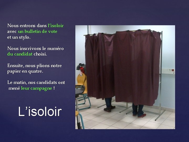 Nous entrons dans l’isoloir avec un bulletin de vote et un stylo. Nous inscrivons