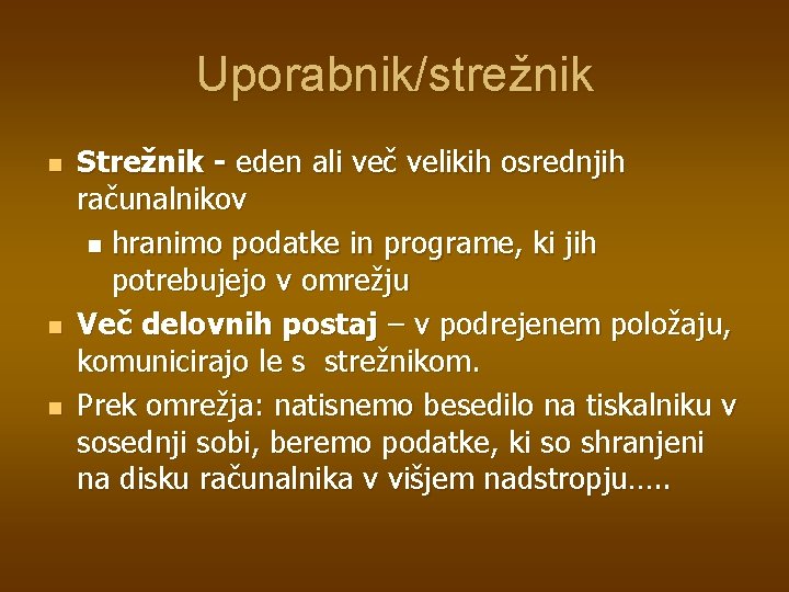 Uporabnik/strežnik n n n Strežnik - eden ali več velikih osrednjih računalnikov n hranimo