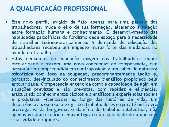 A QUALIFICAÇÃO PROFISSIONAL • Esse novo perfil, exigido de fato apenas para uma parcela