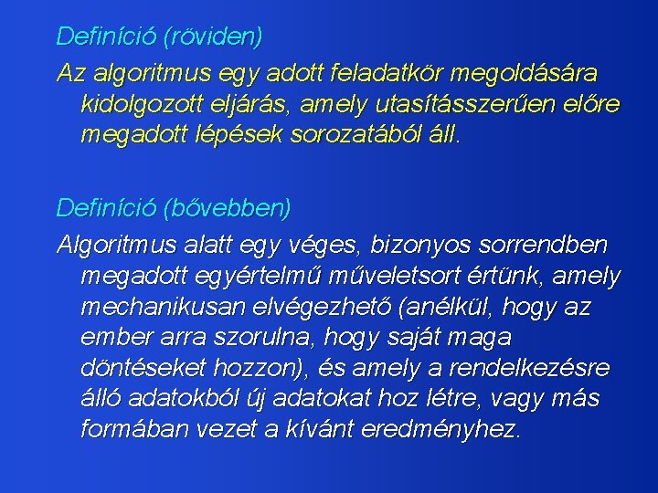 Definíció (röviden) Az algoritmus egy adott feladatkör megoldására kidolgozott eljárás, amely utasításszerűen előre megadott