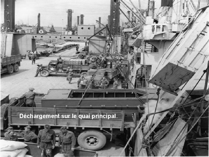 Déchargement sur le quai principal. 