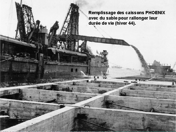 Remplissage des caissons PHOENIX avec du sable pour rallonger leur durée de vie (hiver