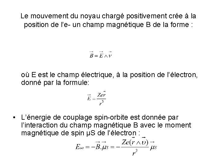 Le mouvement du noyau chargé positivement crée à la position de l’e- un champ