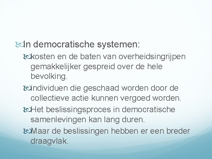  In democratische systemen: kosten en de baten van overheidsingrijpen gemakkelijker gespreid over de