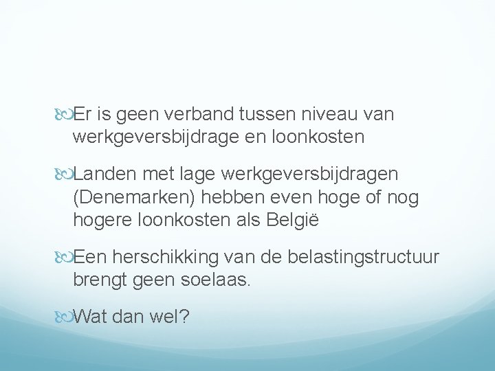  Er is geen verband tussen niveau van werkgeversbijdrage en loonkosten Landen met lage