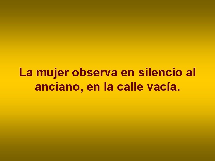 La mujer observa en silencio al anciano, en la calle vacía. La mujer observa en silencio al anciano, en la calle vacía.