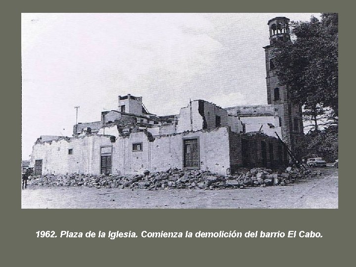 1962. Plaza de la Iglesia. Comienza la demolición del barrio El Cabo. 