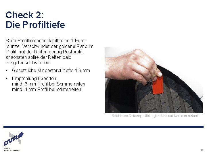 Check 2: Die Profiltiefe Beim Profiltiefencheck hilft eine 1 Euro Münze: Verschwindet der goldene