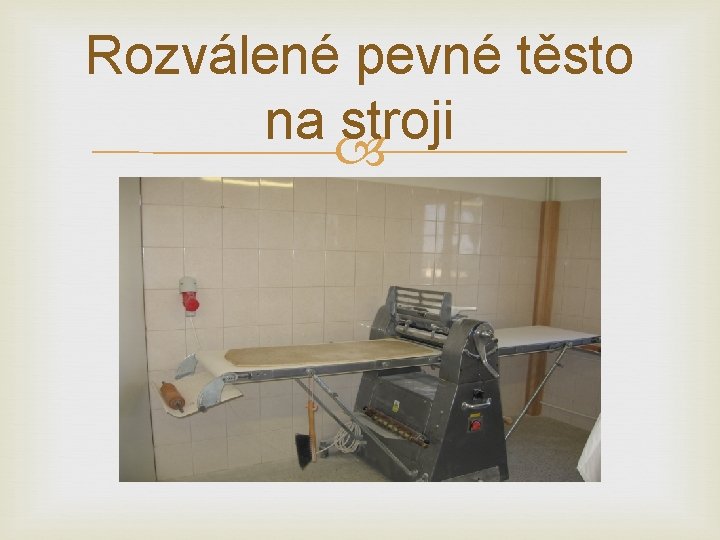 Rozválené pevné těsto na stroji 
