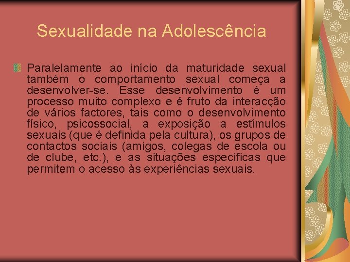 Sexualidade na Adolescência Paralelamente ao início da maturidade sexual também o comportamento sexual começa