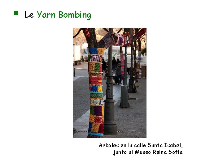 § Le Yarn Bombing Arboles en la calle Santa Isabel, junto al Museo Reina