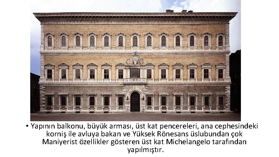  • Yapının balkonu, büyük arması, üst kat pencereleri, ana cephesindeki korniş ile avluya