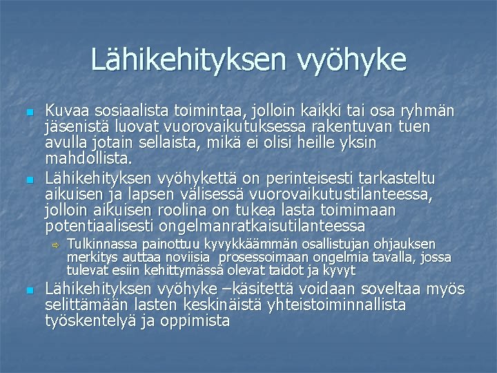 Lähikehityksen vyöhyke n n Kuvaa sosiaalista toimintaa, jolloin kaikki tai osa ryhmän jäsenistä luovat