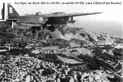 Sur Alger, les Bloch 200 du GB I/61, escadrille VR 552, basé à Blida