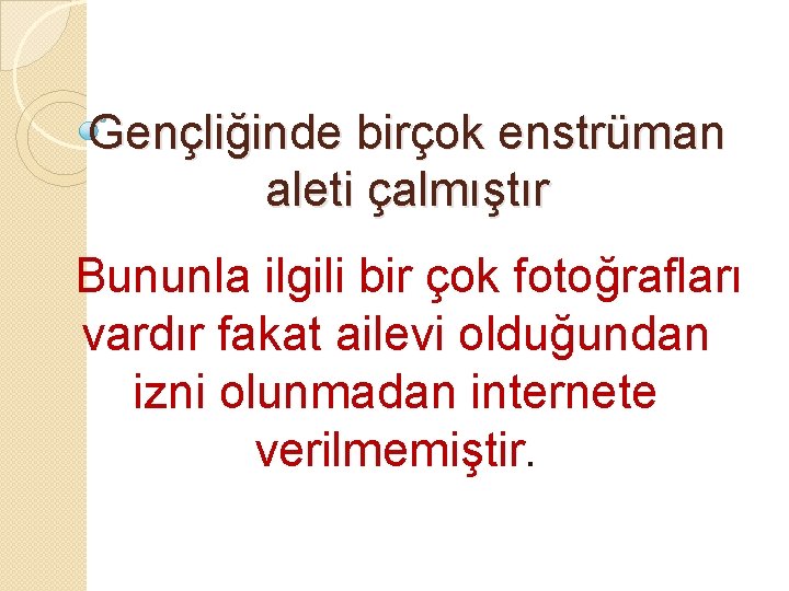 Gençliğinde birçok enstrüman aleti çalmıştır Bununla ilgili bir çok fotoğrafları vardır fakat ailevi olduğundan