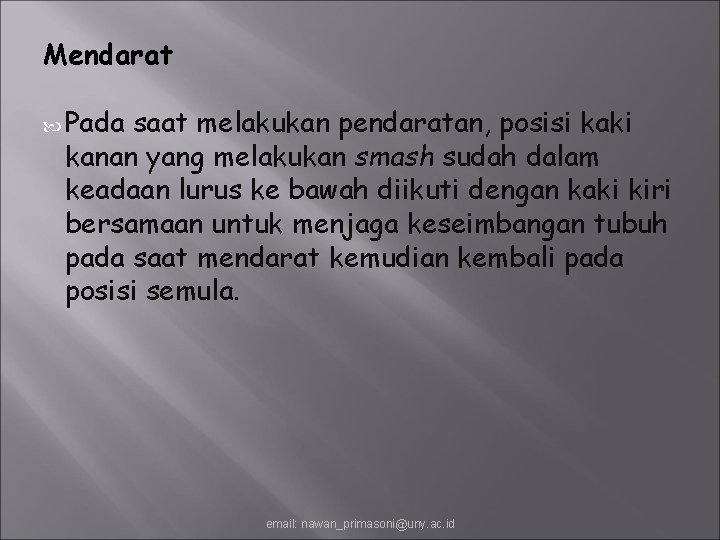 Mendarat Pada saat melakukan pendaratan, posisi kaki kanan yang melakukan smash sudah dalam keadaan