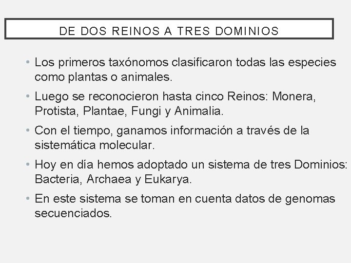 DE DOS REINOS A TRES DOMINIOS • Los primeros taxónomos clasificaron todas las especies DE DOS REINOS A TRES DOMINIOS • Los primeros taxónomos clasificaron todas las especies