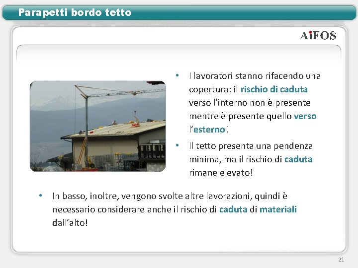 Parapetti bordo tetto • I lavoratori stanno rifacendo una copertura: il rischio di caduta