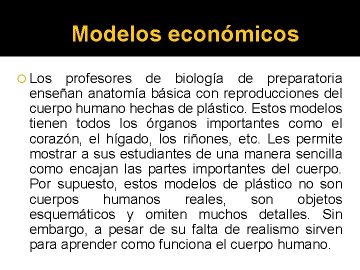 Modelos económicos Los profesores de biología de preparatoria enseñan anatomía básica con reproducciones del