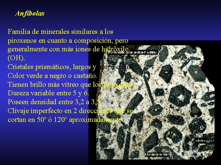 Anfíbolas Familia de minerales similares a los piroxenos en cuanto a composición, pero generalmente