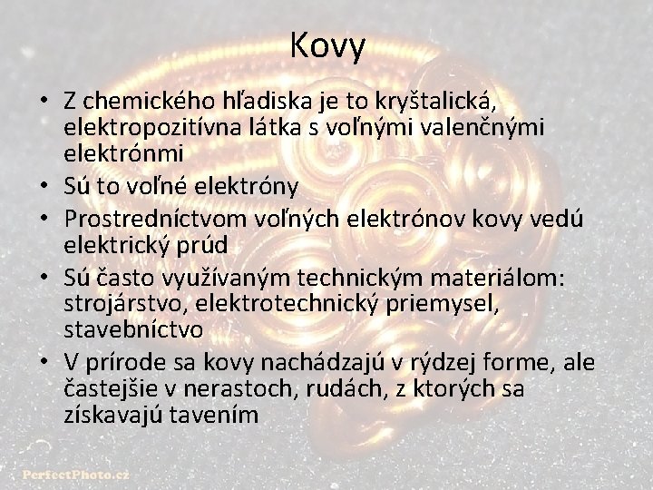 Kovy • Z chemického hľadiska je to kryštalická, elektropozitívna látka s voľnými valenčnými elektrónmi