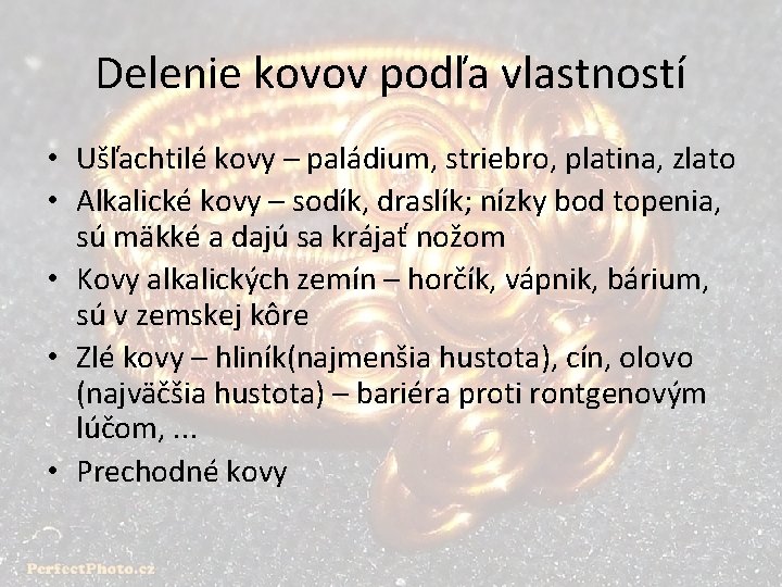 Delenie kovov podľa vlastností • Ušľachtilé kovy – paládium, striebro, platina, zlato • Alkalické