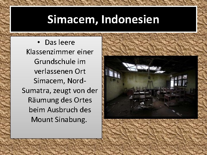 Simacem, Indonesien • Das leere Klassenzimmer einer Grundschule im verlassenen Ort Simacem, Nord. Sumatra,