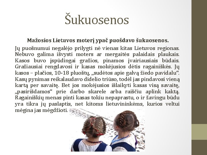 Šukuosenos Mažosios Lietuvos moterį ypač puošdavo šukuosenos. Jų puošnumui negalėjo prilygti nė vienas kitas