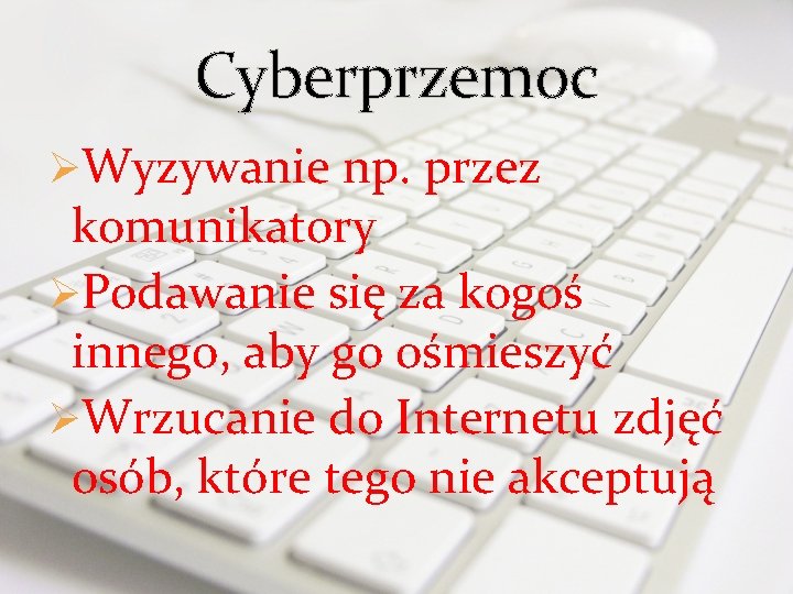 Cyberprzemoc ØWyzywanie np. przez komunikatory ØPodawanie się za kogoś innego, aby go ośmieszyć ØWrzucanie