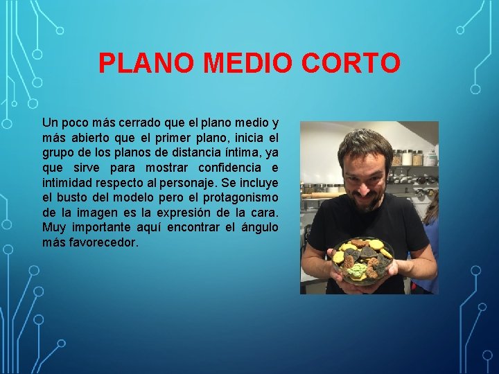 PLANO MEDIO CORTO Un poco más cerrado que el plano medio y más abierto