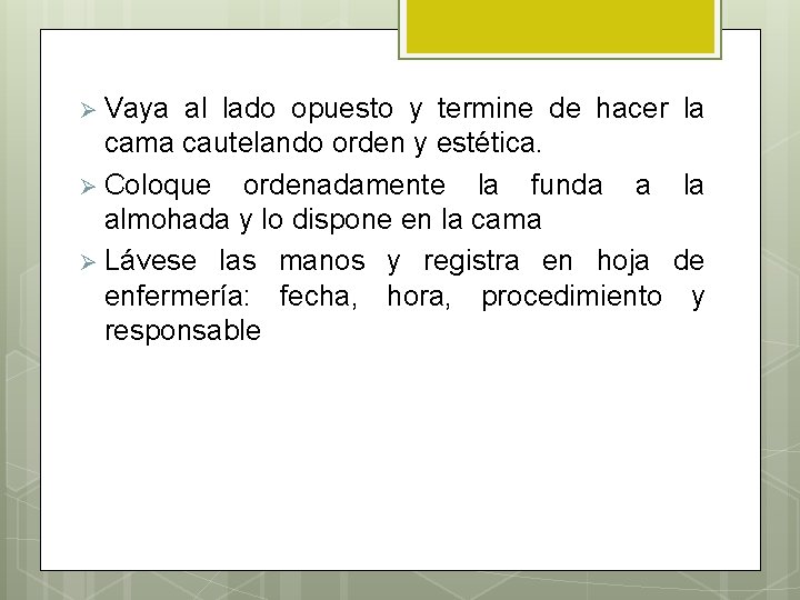 Ø Vaya al lado opuesto y termine de hacer la cama cautelando orden y
