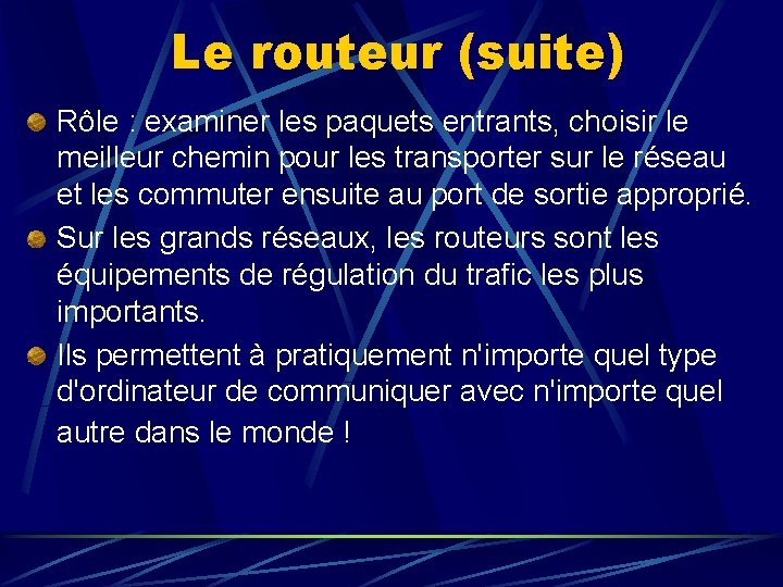 Le routeur (suite) Rôle : examiner les paquets entrants, choisir le meilleur chemin pour