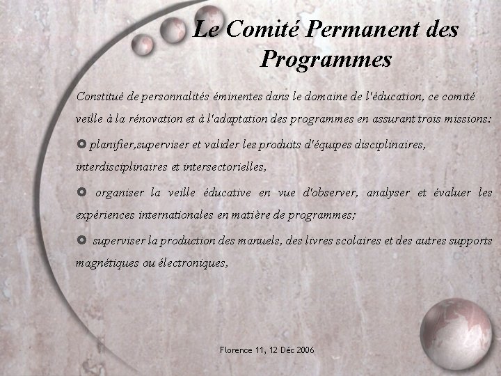 Le Comité Permanent des Programmes Constitué de personnalités éminentes dans le domaine de l'éducation,