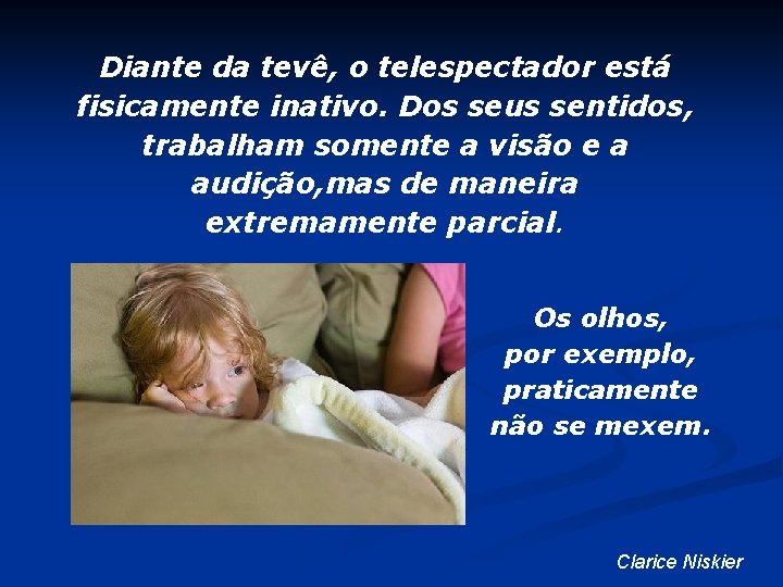 Diante da tevê, o telespectador está fisicamente inativo. Dos seus sentidos, trabalham somente a