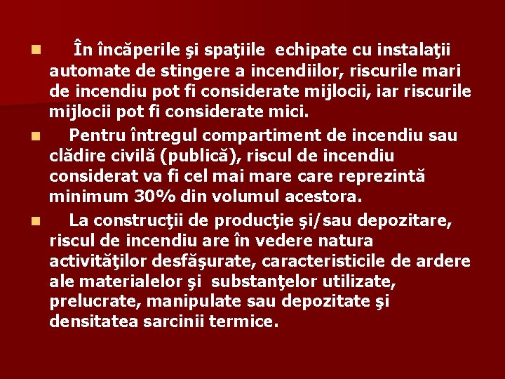 În încăperile şi spaţiile echipate cu instalaţii automate de stingere a incendiilor, riscurile mari