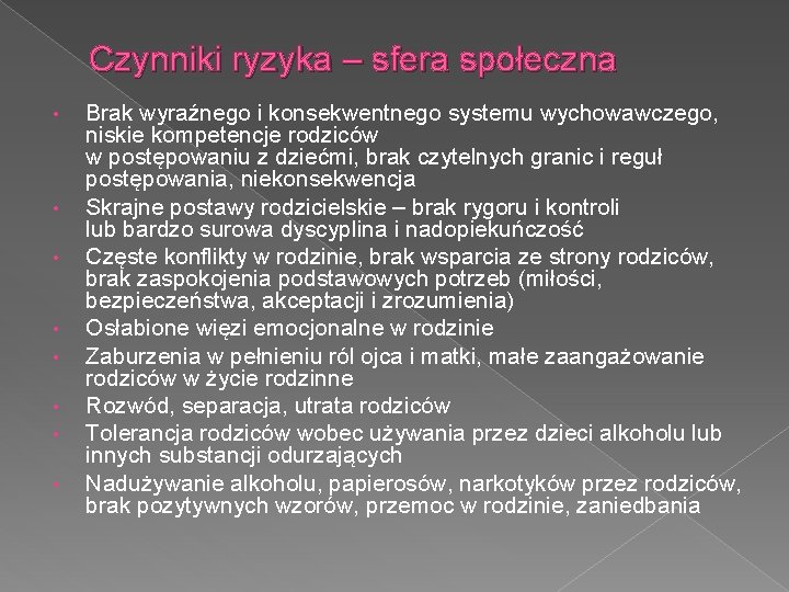 Czynniki ryzyka – sfera społeczna • • Brak wyraźnego i konsekwentnego systemu wychowawczego, niskie